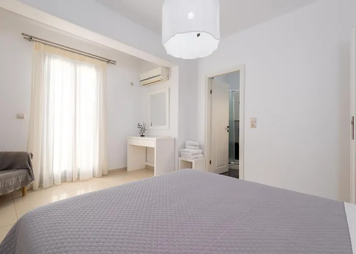 Virginia Villa Ambelász